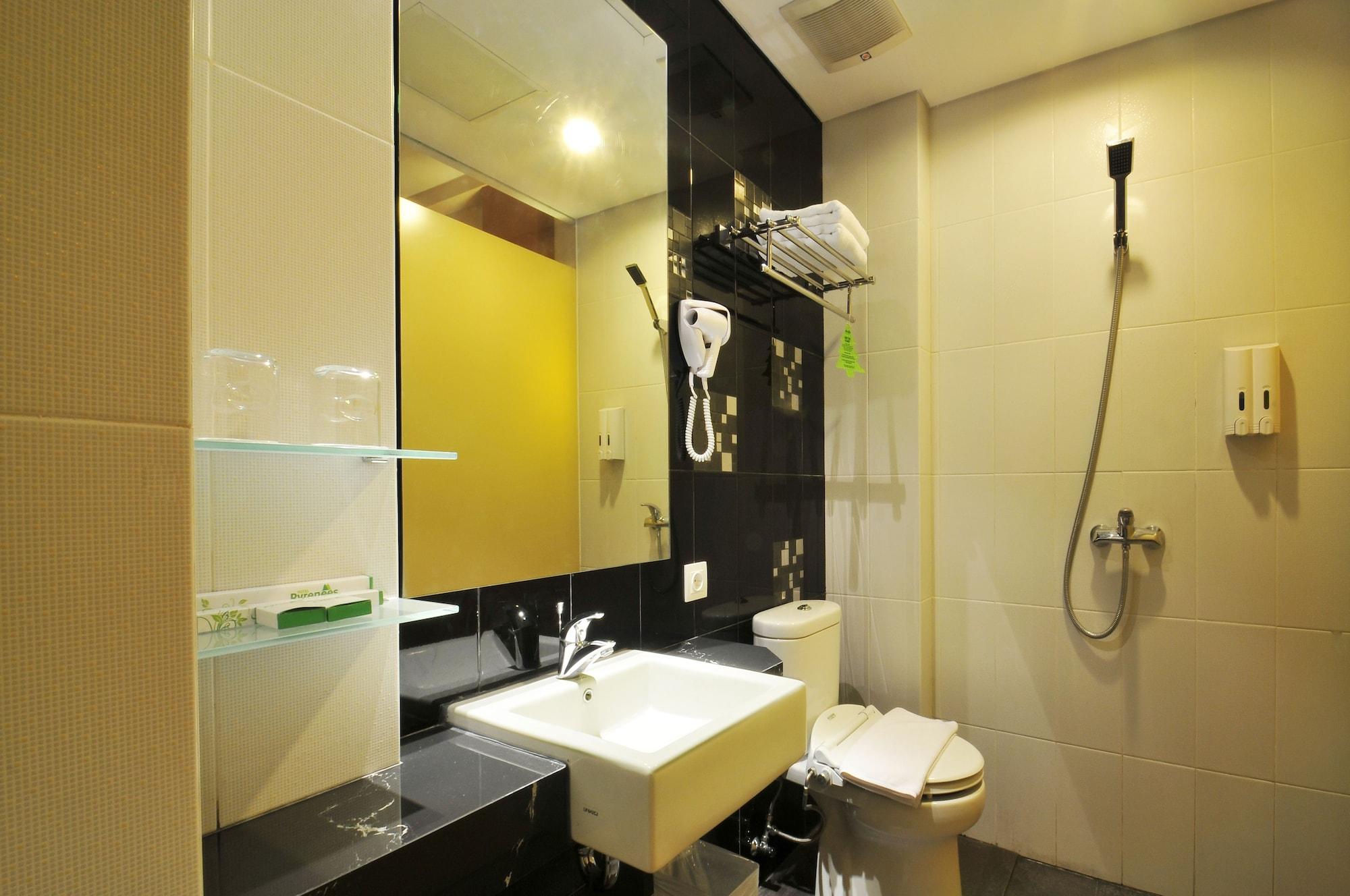 Hotel Pyrenees Jogja