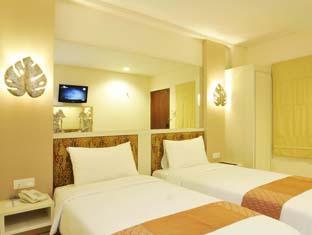 Hotel Pyrenees Jogja 2*